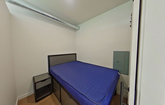 Studio, 1 bath, 337 sqft, $1,075, Unit 210