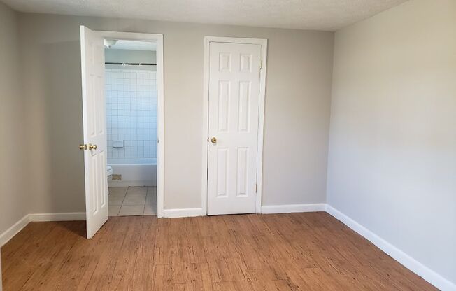 2 beds, 2 baths, $1,195, Unit 908 Old Williamsburg Rd Unit 2