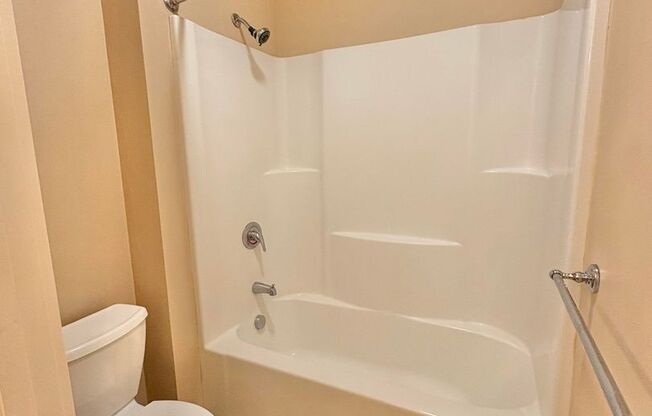 2 beds, 2.5 baths, 1,502 sqft, $1,995, Unit 13