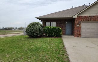 3 Bed 2 Bath in Norman! Hals off on the first month's rent special!