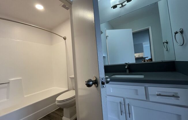1 bed, 1 bath, 600 sqft, $2,048, Unit 301