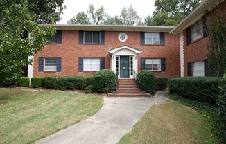 Half Off 1st Month! Spacious 2 Bedroom w/ Pool Less Than 1 Mile From Heart of Buckhead!!
