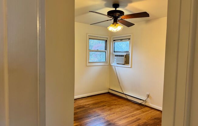 2 beds, 1 bath, $1,200