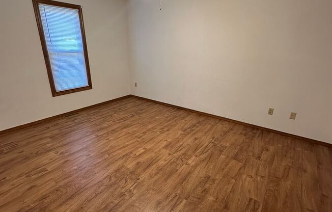 3 beds, 1 bath, $950