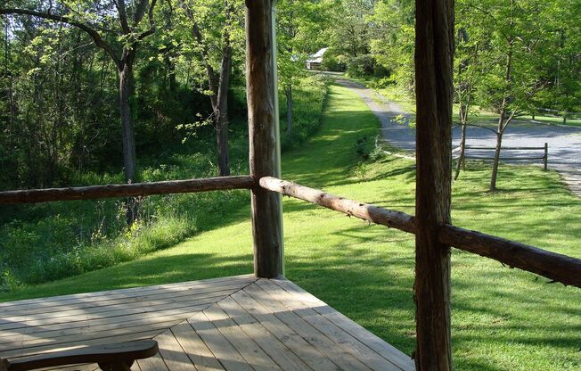 Stonecutters is a beautiful 1BR, 1 Ba cabin located 4 miles from downtown