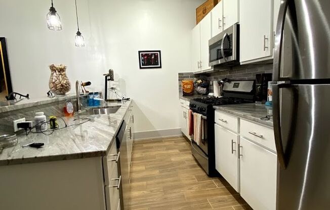1 bed, 1 bath, 823 sqft, $1,795, Unit 1432-010