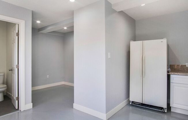 Studio, 1 bath, 450 sqft, $1,475, Unit 5452 Linden Avenue Unit B