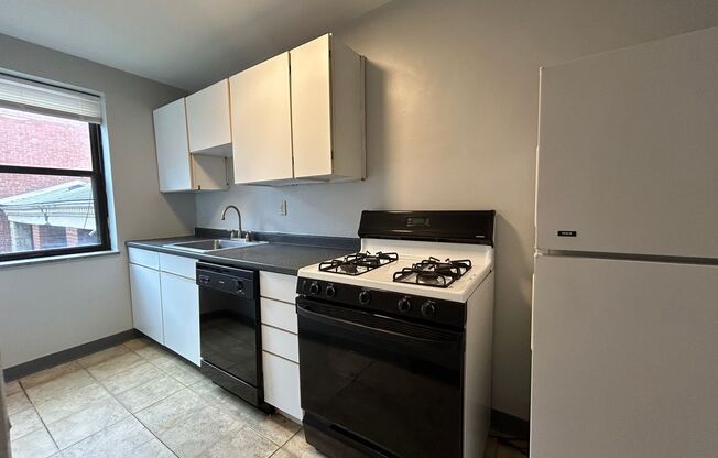 2 beds, 1 bath, 800 sqft, $1,790, Unit 6230 Fifth Ave. #125E