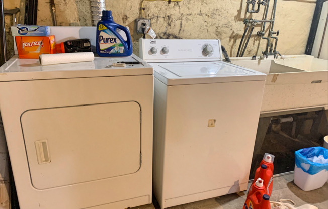 Spacious 4 Bedroom  in Slopes w/ Laundry & Central Air