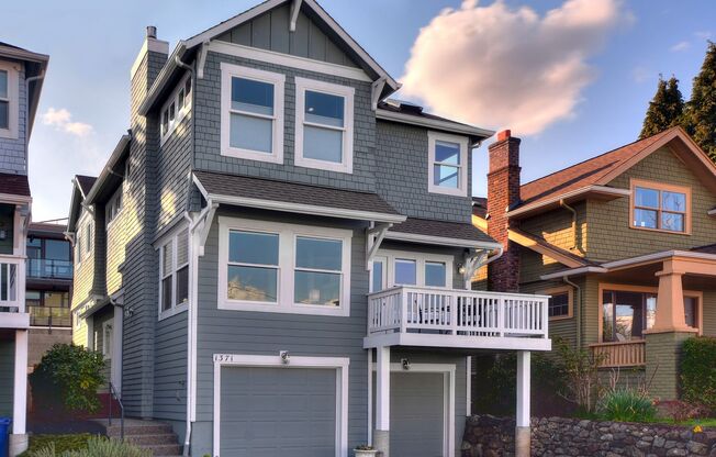 Stunning 5 bedroom Craftsman View Home in Leschi!
