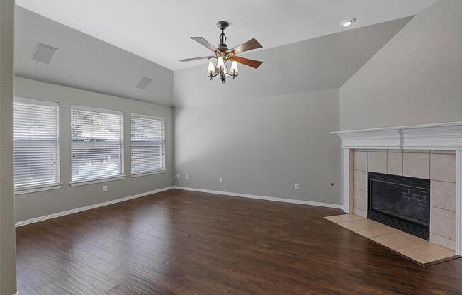 1776 BENTLEY DR