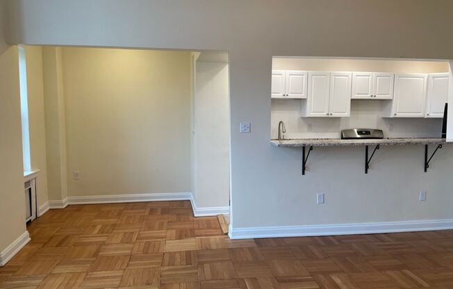 1 bed, 1 bath, 768 sqft, $2,450, Unit Royal York 1106