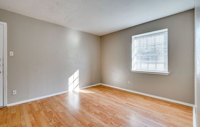 2 beds, 1 bath, 750 sqft, $875, Unit K713 - 307 - 205