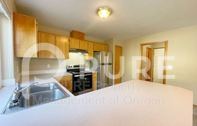 1022 NE LIJA LOOP