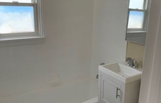 Studio, 1 bath, 375 sqft, $2,200, Unit E