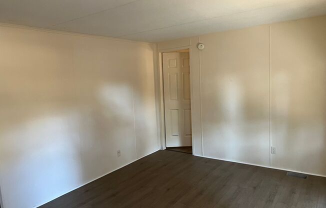 3 beds, 2 baths, $1,050, Unit Lot 4