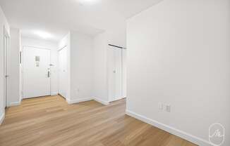 Studio, 1 bath, $4,100, Unit 4I