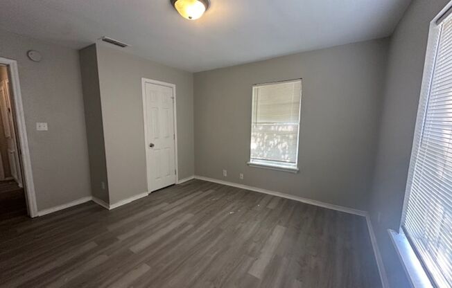 2 beds, 1 bath, $1,095