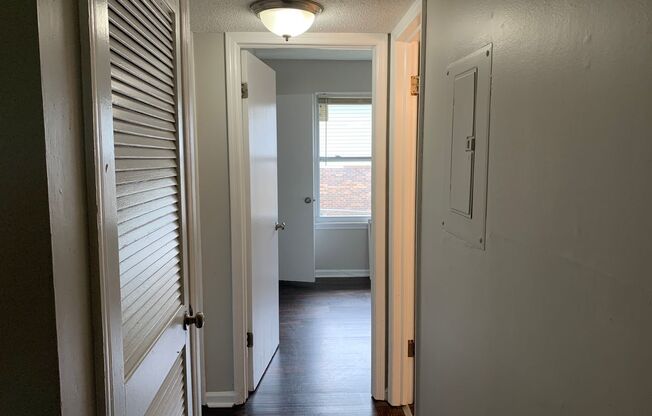 2 beds, 1 bath, 800 sqft, $850, Unit D