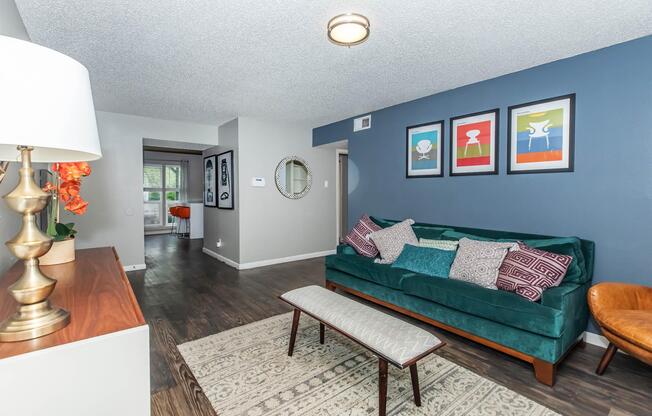 2 beds, 2 baths, 996 sqft, $1,042