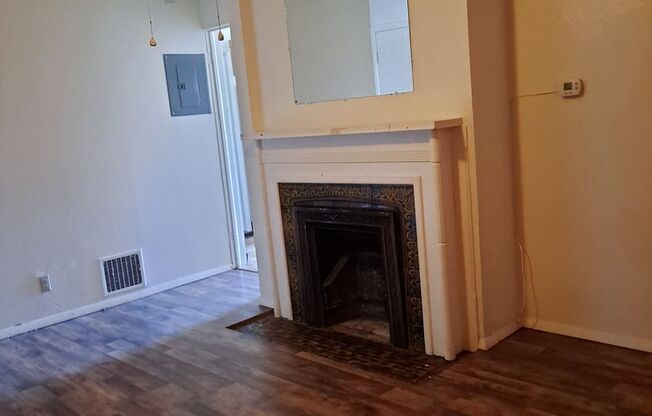 2 beds, 1 bath, 950 sqft, $895