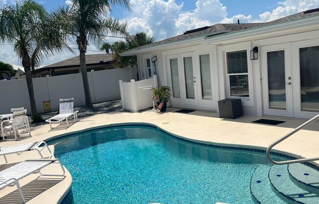 Vacation Pool home located directly Across from Beach and Tiki Bar and Pet Friendly 1 Mile to Flagler