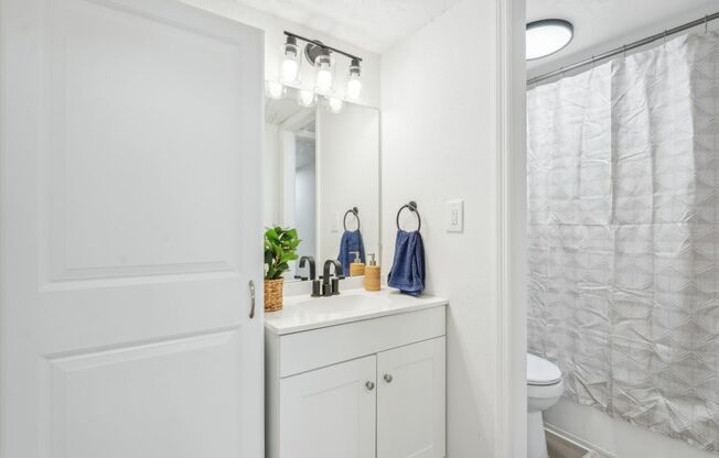 2 beds, 2 baths, 987 sqft, $1,595