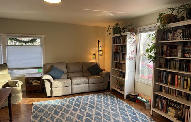 2 beds, 1 bath, $2,200