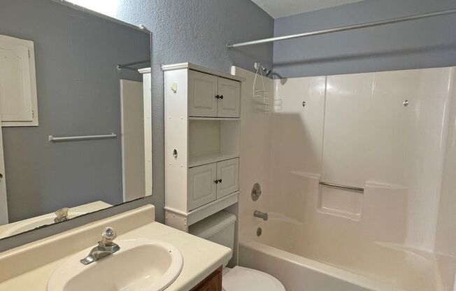 1 bed, 1 bath, 700 sqft, $615, Unit 3