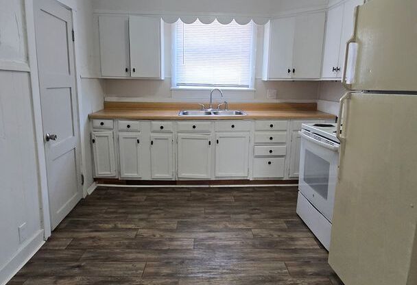 3 Bed - 2 Bath Home, Muncie's North Side!