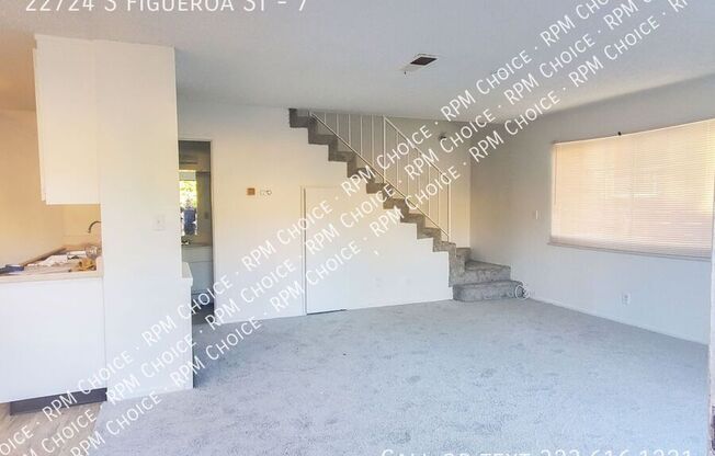 22724 S FIGUEROA ST