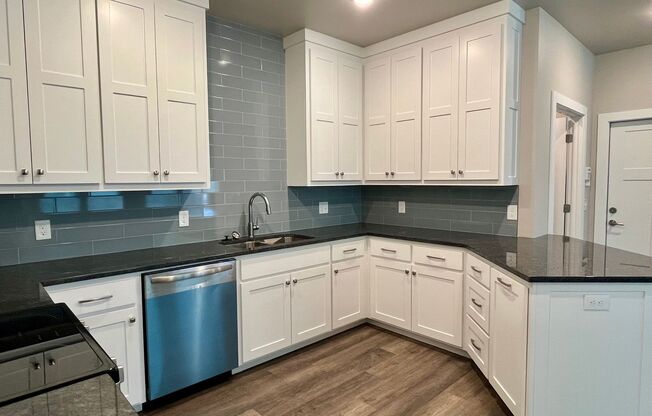 Large 1 Bed, 1 Bath in Beautifully Well-Maintained Neighborhood!! New Construction!!