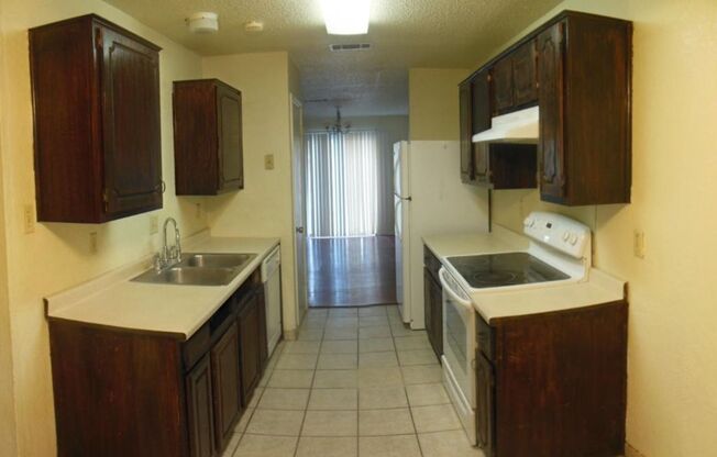 3 beds, 2 baths, $1,000