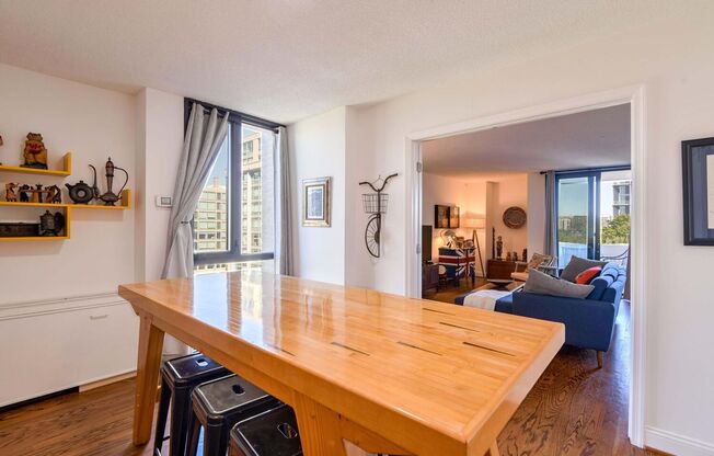 2 beds, 1 bath, $2,499, Unit Unit 414N