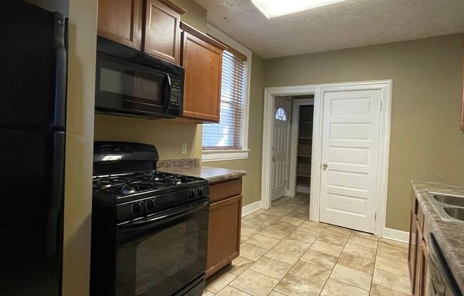 2 beds, 1 bath, $1,350