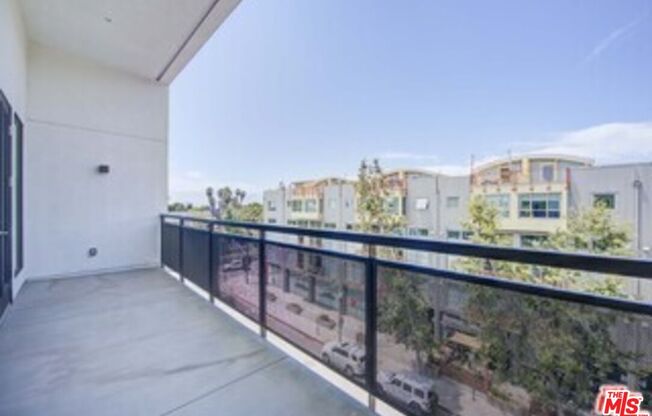Studio, 1 bath, 460 sqft, $1,712, Unit 1330