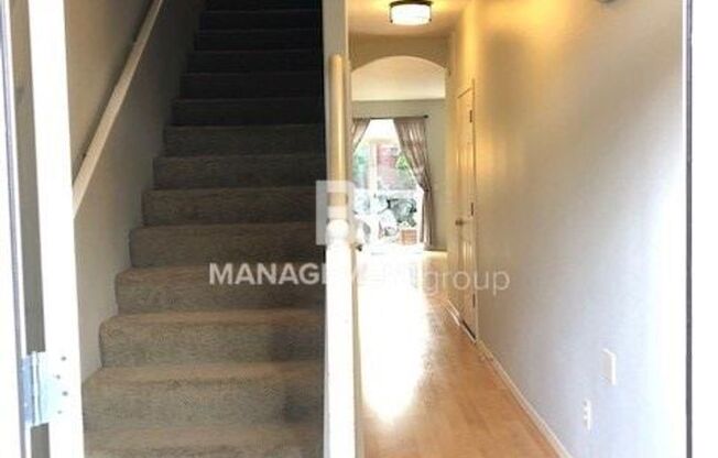 Half-off First Month's Rent! Updated Beaverton Townhome Close to Nike! Private Yard/Patio