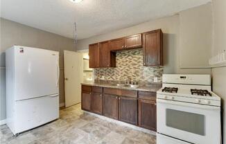 5 beds, 2 baths, $2,300