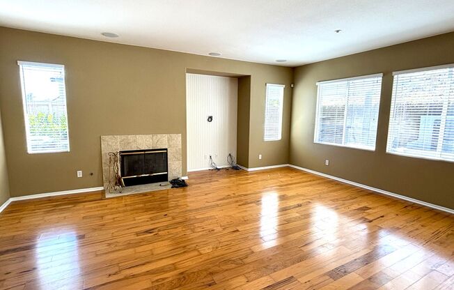 Executive Style Vista Home at an Affordable Price!