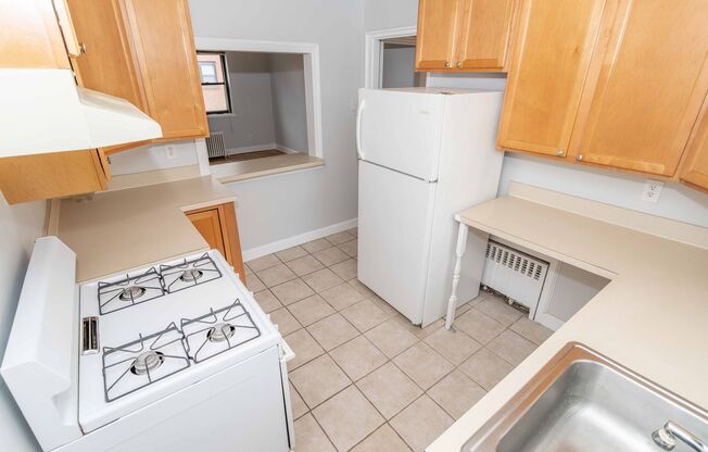 2 beds, 1 bath, $1,695, Unit SQC-227-4