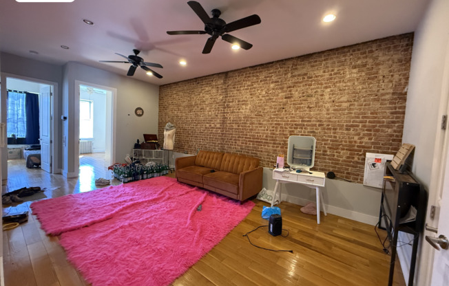 252 KINGSTON AVE