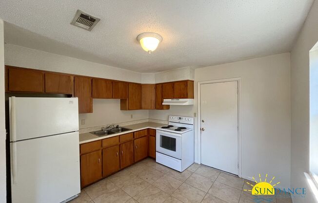 2 beds, 1 bath, $1,075