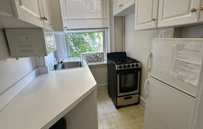 1 bed, 1 bath, 550 sqft, $2,400, Unit 44