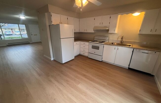 2 beds, 1 bath, 845 sqft, $1,695, Unit 37