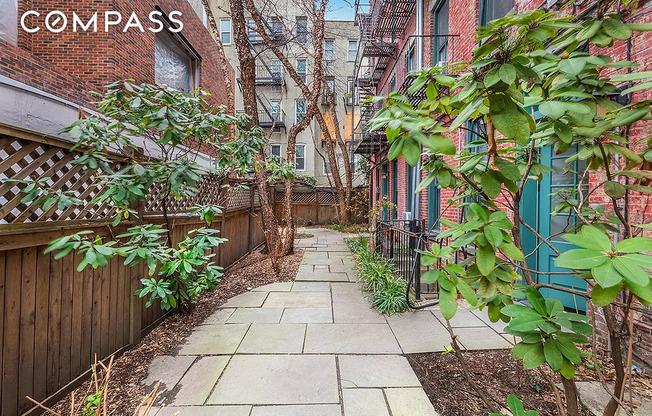 86 HORATIO ST