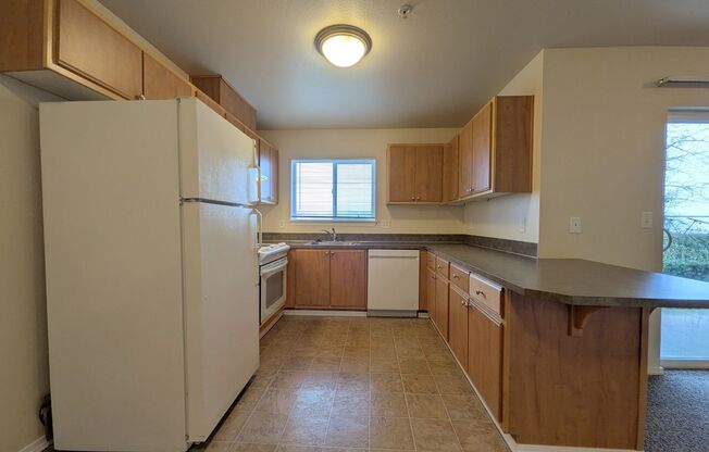 2 beds, 2 baths, 994 sqft, $1,475, Unit E101