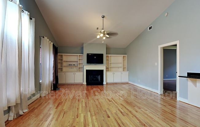 5901 FAIRDALE LN