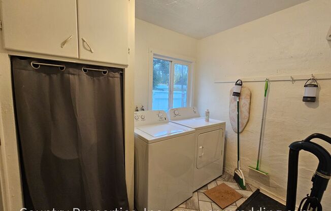 3 beds, 1 bath, $1,995