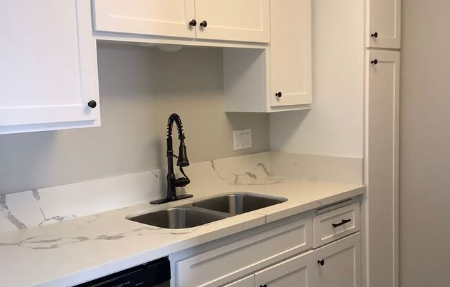 2 beds, 2 baths, 900 sqft, $3,750, Unit 18