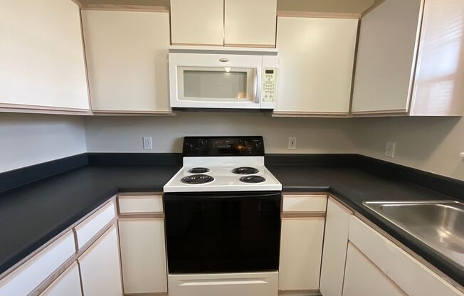 1 bed, 1 bath, 765 sqft, $1,075, Unit 2700-3